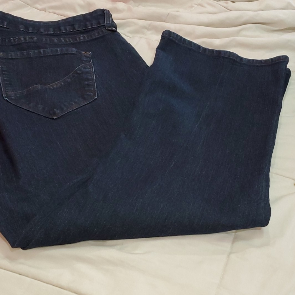 😱  Price DROP ⬇️ $9 NYDJ JEANS Size 24W